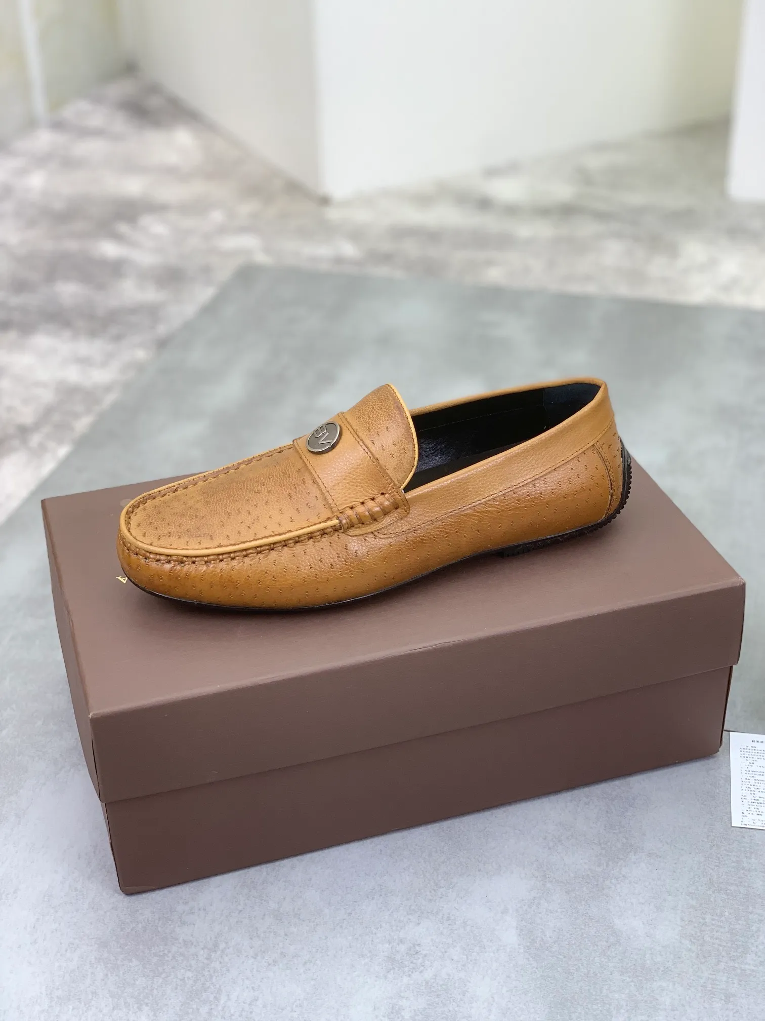 Men's shoes 💰P420 [New model] Water-dyed Niuli 💰High-quality business beanie shoes 💎💎💎 BOTTEGA VENETA official website synchronizes the latest top version of BV in the market, accepts material comparison, shoe type comparison, process comparison, practical and texture, versatile, suitable for any occasion, the more you look at it, the more it tastes. Pure hand-woven craftsmanship - Upper material, hand-woven calfskin imported from Italy 🇮🇹 - High-quality water-dyed cowhide lining - Original private model customized outsole -Size: 39-44 (38 45 can be customized) Color: black or brown optional